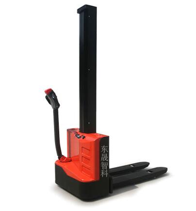 電動(dòng)堆高車.jpg 電動(dòng)堆高車.jpg