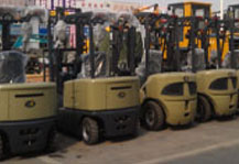 北京倉儲(chǔ)公司新建倉庫定購 尤恩叉車到車現(xiàn)場(chǎng)