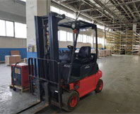 電動叉車租賃現場2.0T 電動叉車租賃現場2.0T